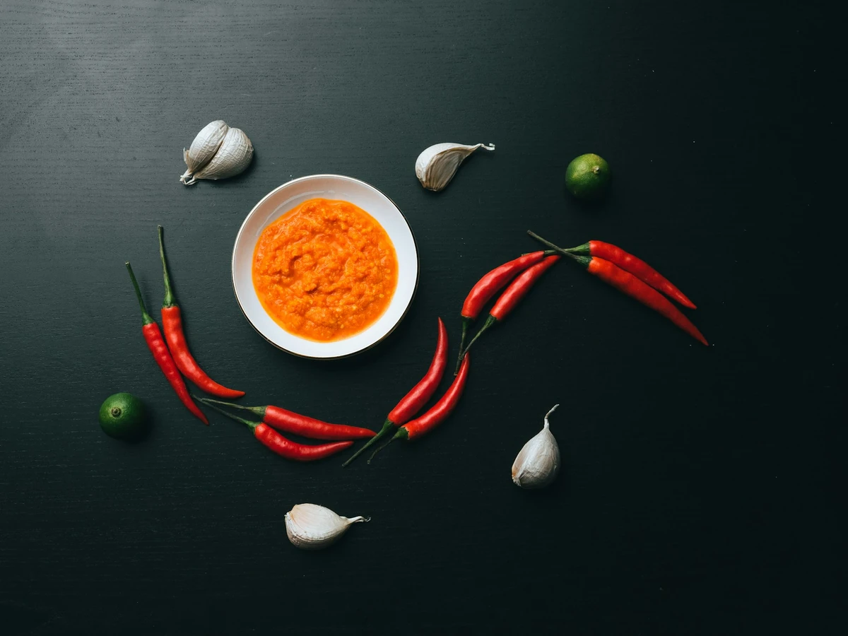 Cabai dan bawang putih; foto stok
